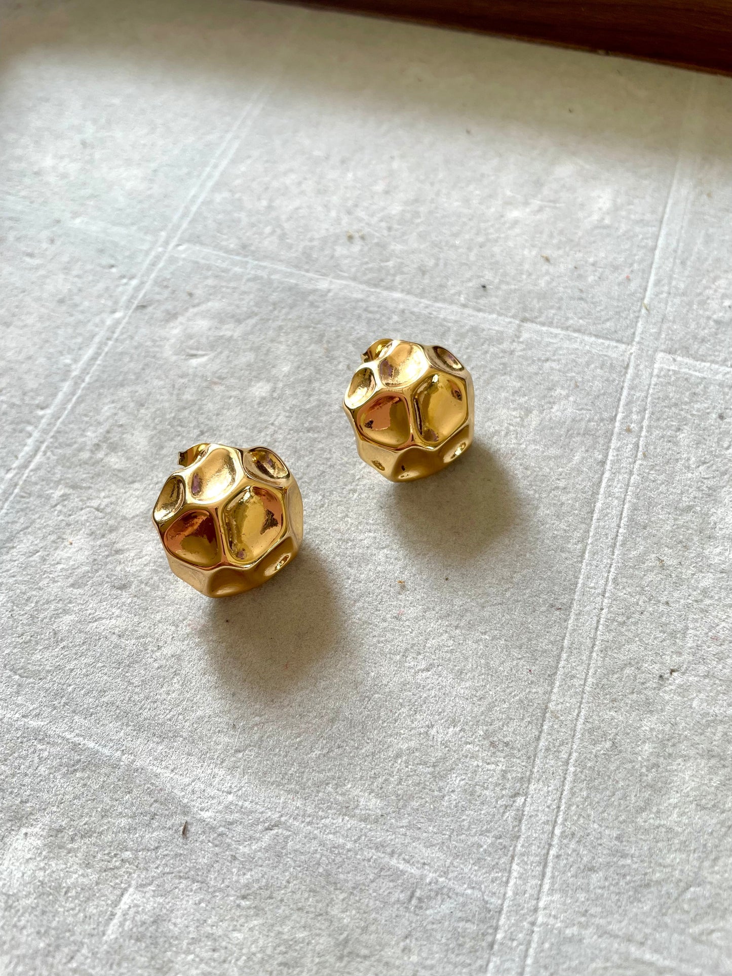 Shop bubble studs at Jewellery Lovers. Anti-tarnish, trendy & perfect for daily or festive wear. Free shipping available. jewellerylovers