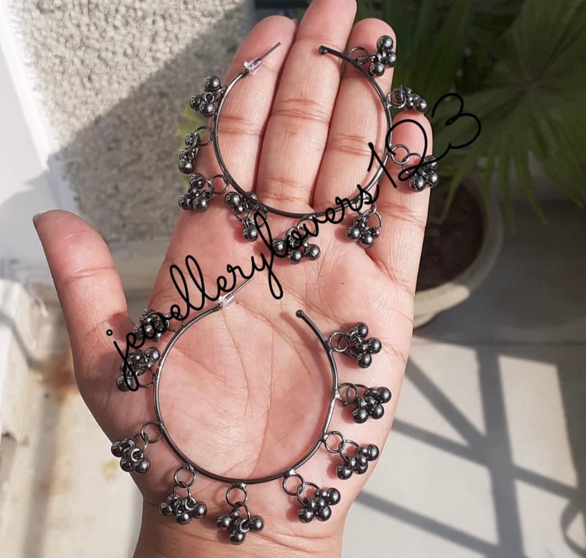 Shop ghungru black hoops at Jewellery Lovers. Anti-tarnish, trendy & perfect for daily or festive wear. Free shipping available. jewellerylovers