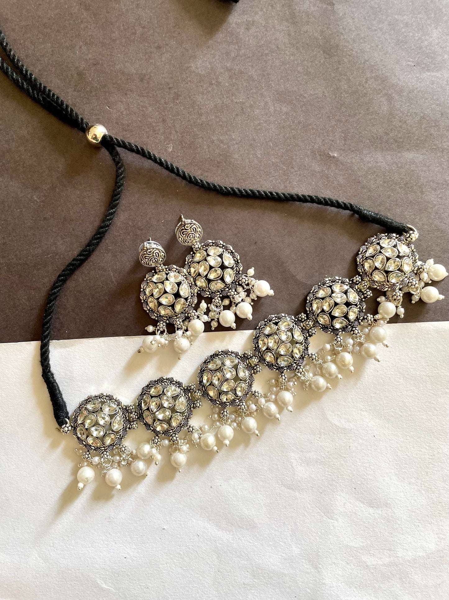 Shop flower choker set with earrings at Jewellery Lovers. Anti-tarnish, trendy & perfect for daily or festive wear. Free shipping available. jewellerylovers