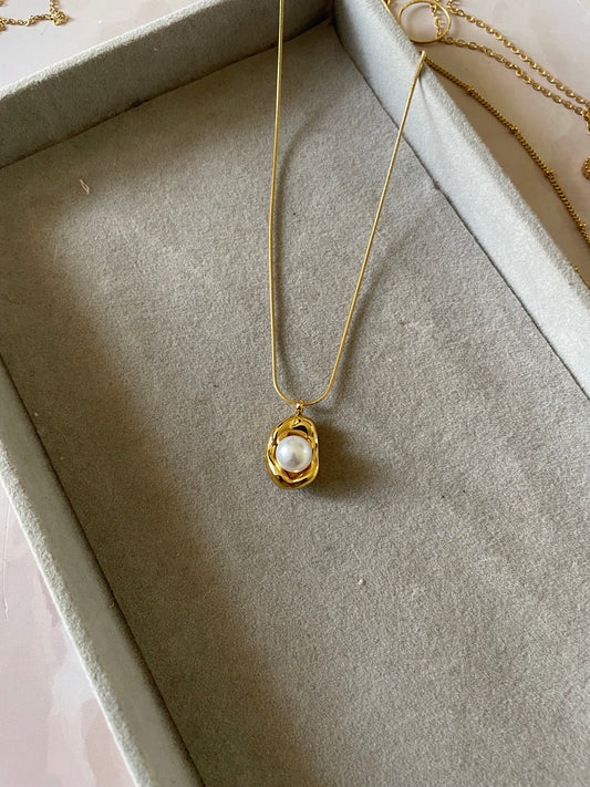Pearl stone necklace