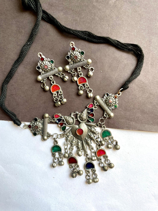 Shop choker with earrings at Jewellery Lovers. Anti-tarnish, trendy & perfect for daily or festive wear. Free shipping available. jewellerylovers