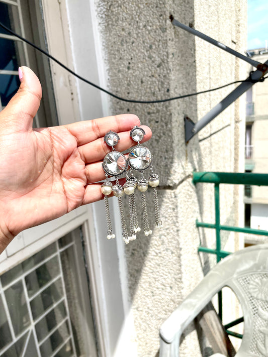 White stone pearl hanging earrings