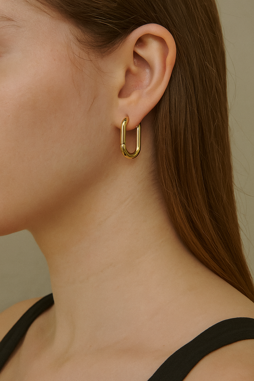 Shop gold u-shaped hoop earrings - sleek, modern & lightweight jewelry at Jewellery Lovers. Anti-tarnish, trendy & perfect for daily or festive wear. Free shipp jewellerylovers