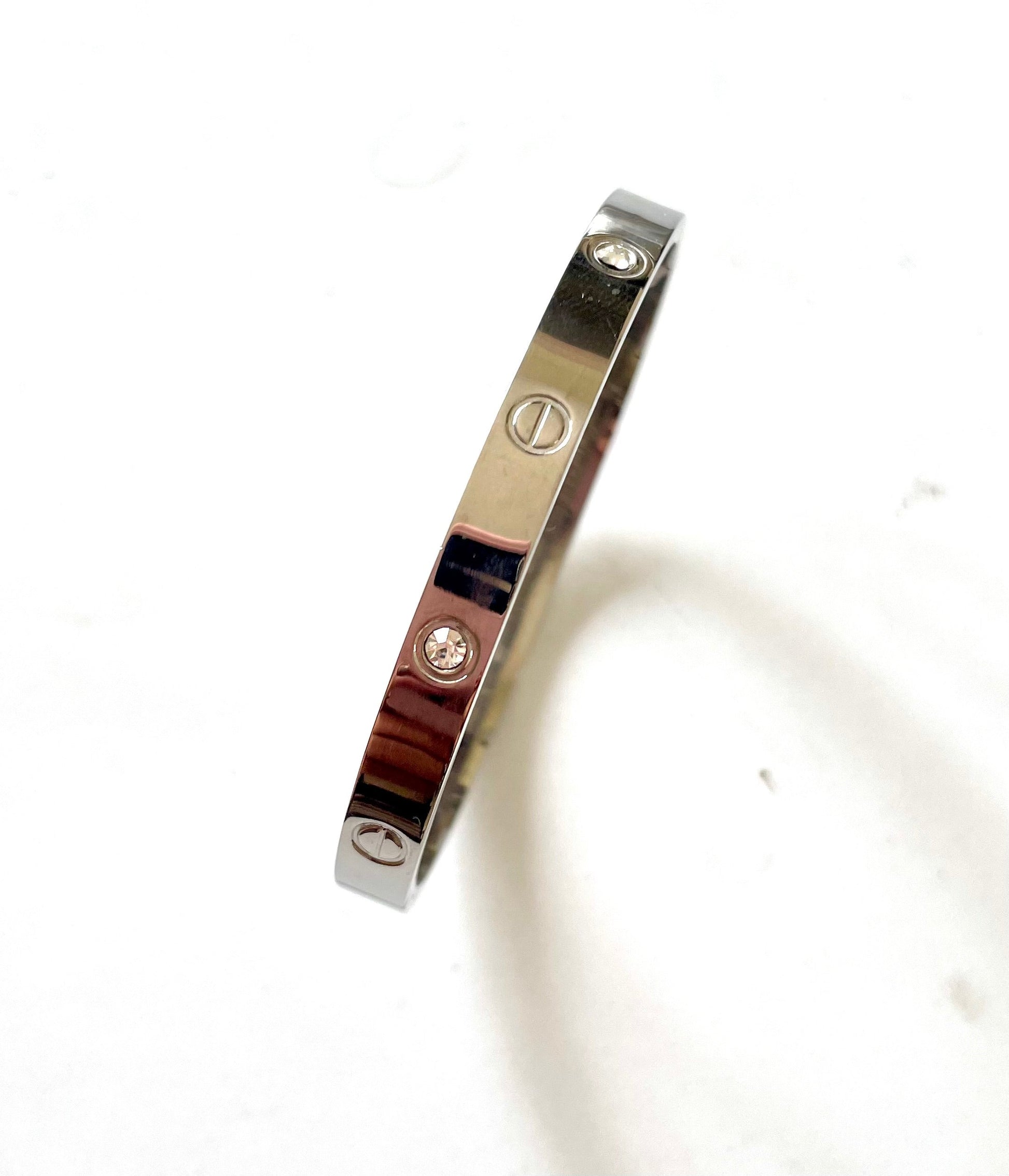 Shop one stone one plain cartier bangle at Jewellery Lovers. Anti-tarnish, trendy & perfect for daily or festive wear. Free shipping available. jewellerylovers