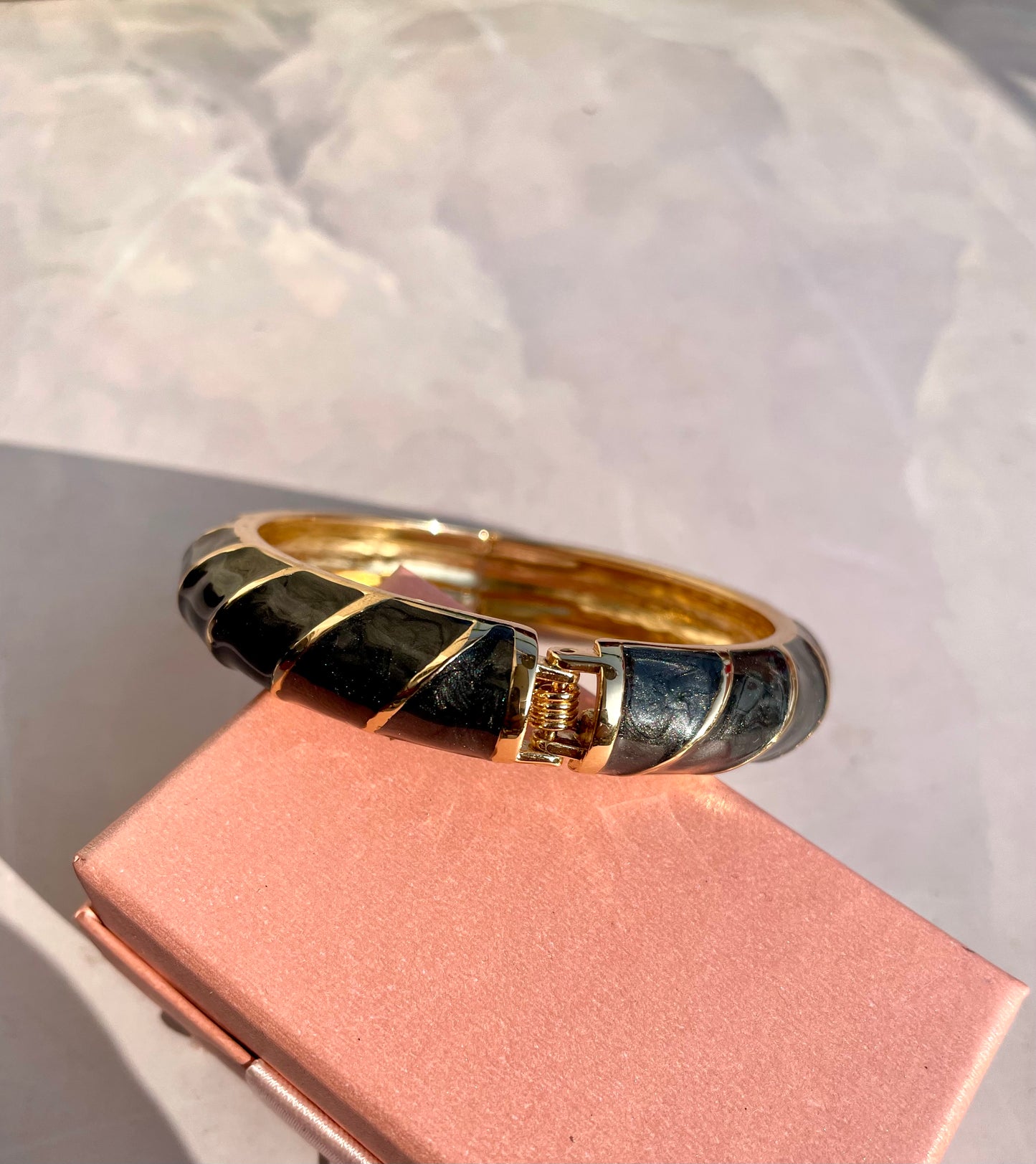 Spiral enamel thick bangle