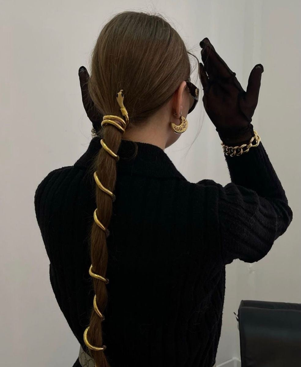 Shop golden snake bendable necklace - multi-way wearable jewelry - viral foldable choker at Jewellery Lovers. Anti-tarnish, trendy & perfect for daily or festiv jewellerylovers