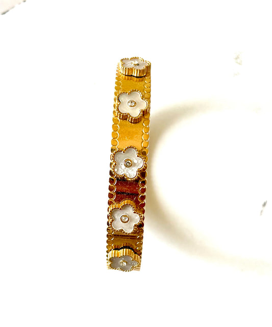 Daisy white flower bangle