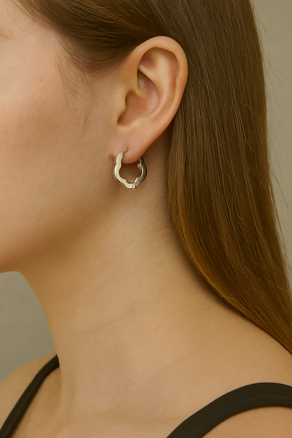 Shop scallop-edge silver hoop earrings - elegant, lightweight & unique design at Jewellery Lovers. Anti-tarnish, trendy & perfect for daily or festive wear. Fre jewellerylovers
