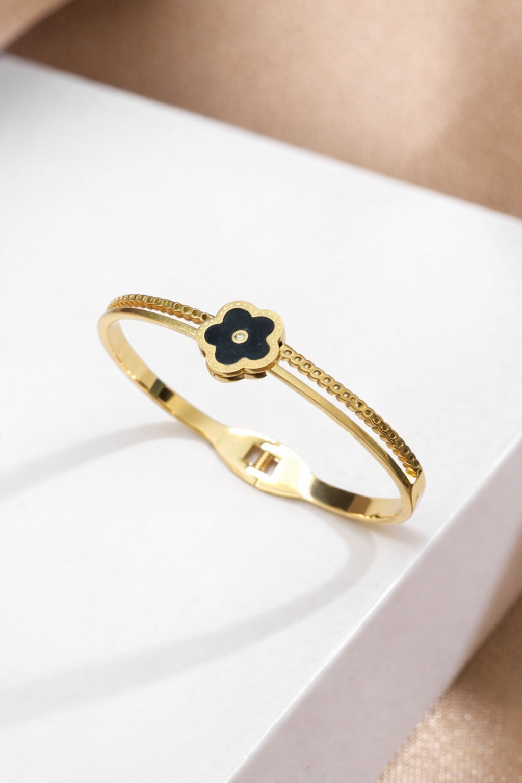 Flower bangle