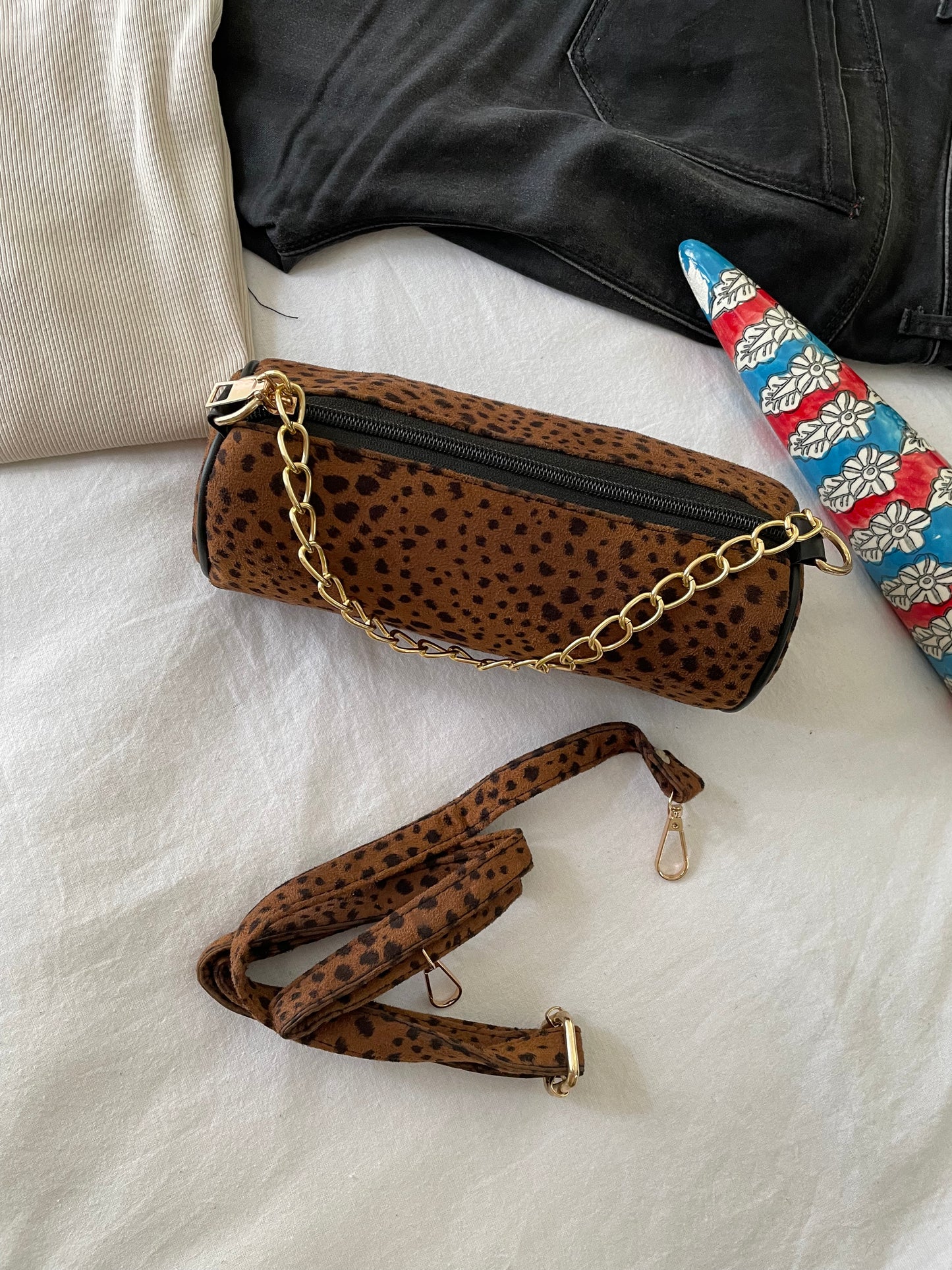 Cylindrical sling bag