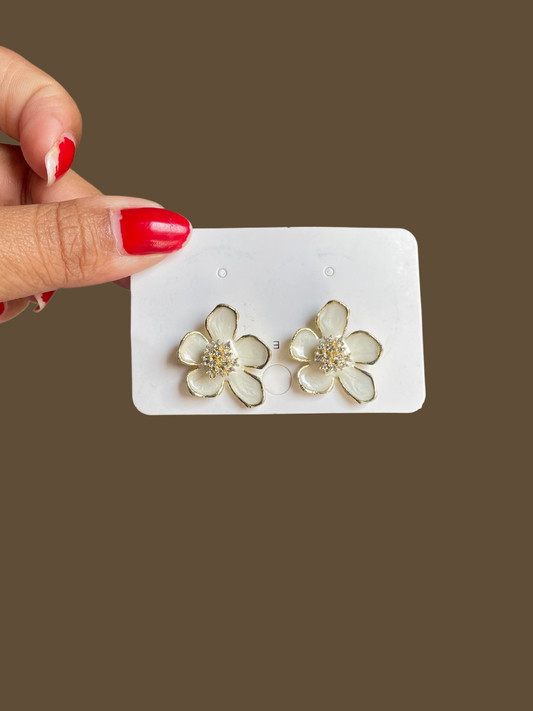 Shop flower earrings at Jewellery Lovers. Anti-tarnish, trendy & perfect for daily or festive wear. Free shipping available. jewellerylovers