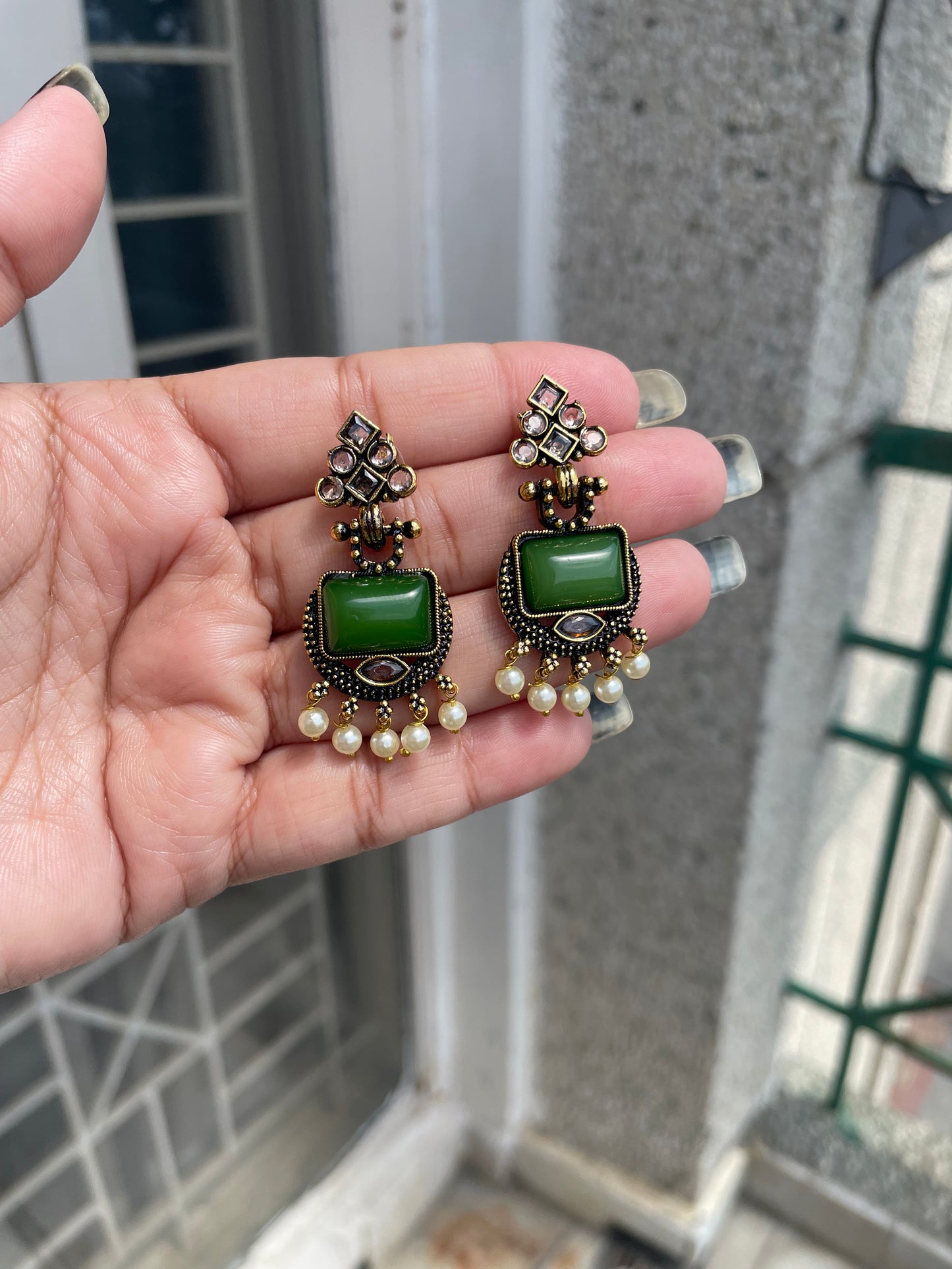 Mini kundan studs