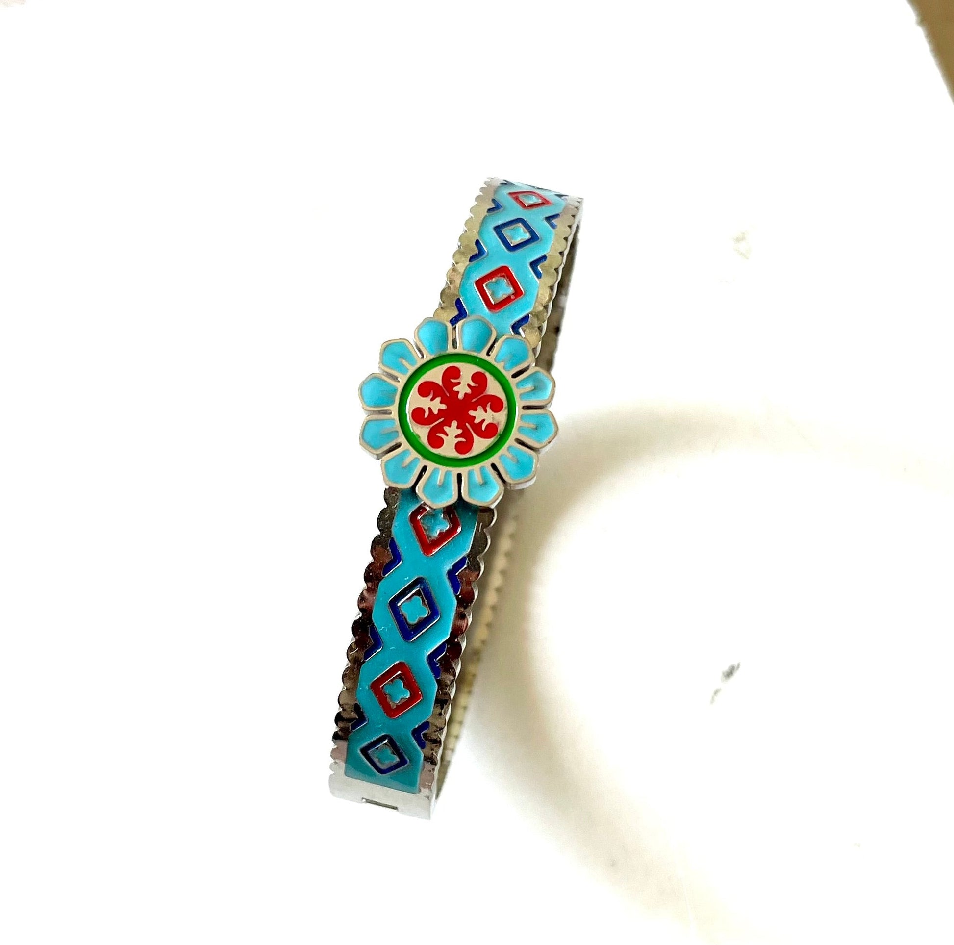 Shop enamel bangle at Jewellery Lovers. Anti-tarnish, trendy & perfect for daily or festive wear. Free shipping available. jewellerylovers