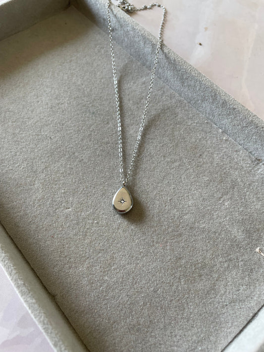 Silver dew necklace
