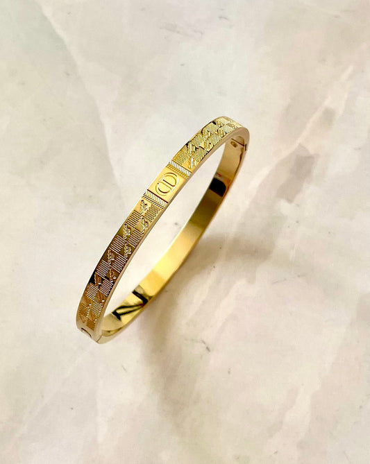 Shop textured bangle at Jewellery Lovers. Anti-tarnish, trendy & perfect for daily or festive wear. Free shipping available. jewellerylovers