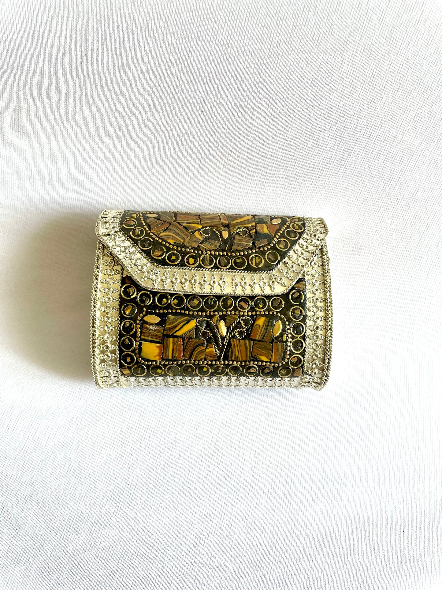 Shop brown brass sling bag at Jewellery Lovers. Anti-tarnish, trendy & perfect for daily or festive wear. Free shipping available. jewellerylovers
