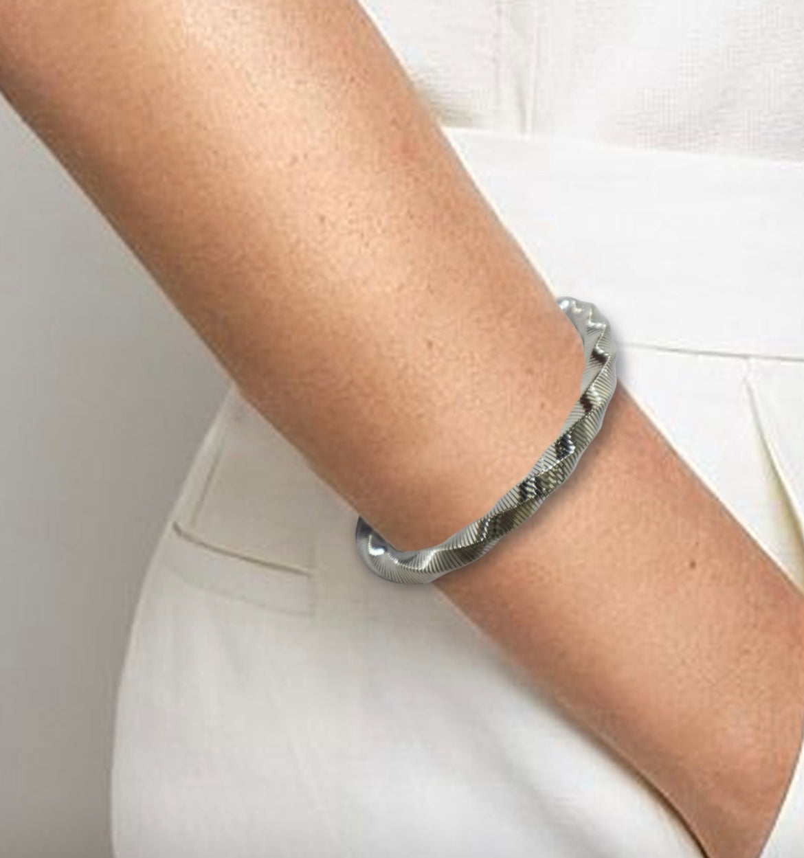 Brizzle bangle | Bangle by Jewellery Lovers jewellerylovers
