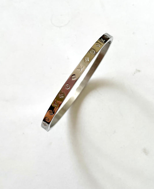 Shop thin layer bangle at Jewellery Lovers. Anti-tarnish, trendy & perfect for daily or festive wear. Free shipping available. jewellerylovers