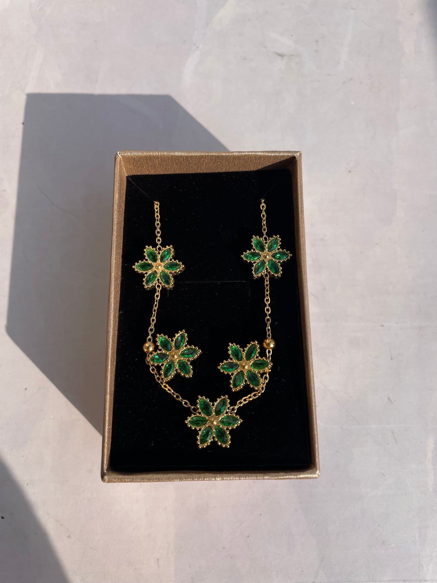 Premium green flower necklace with earrings set