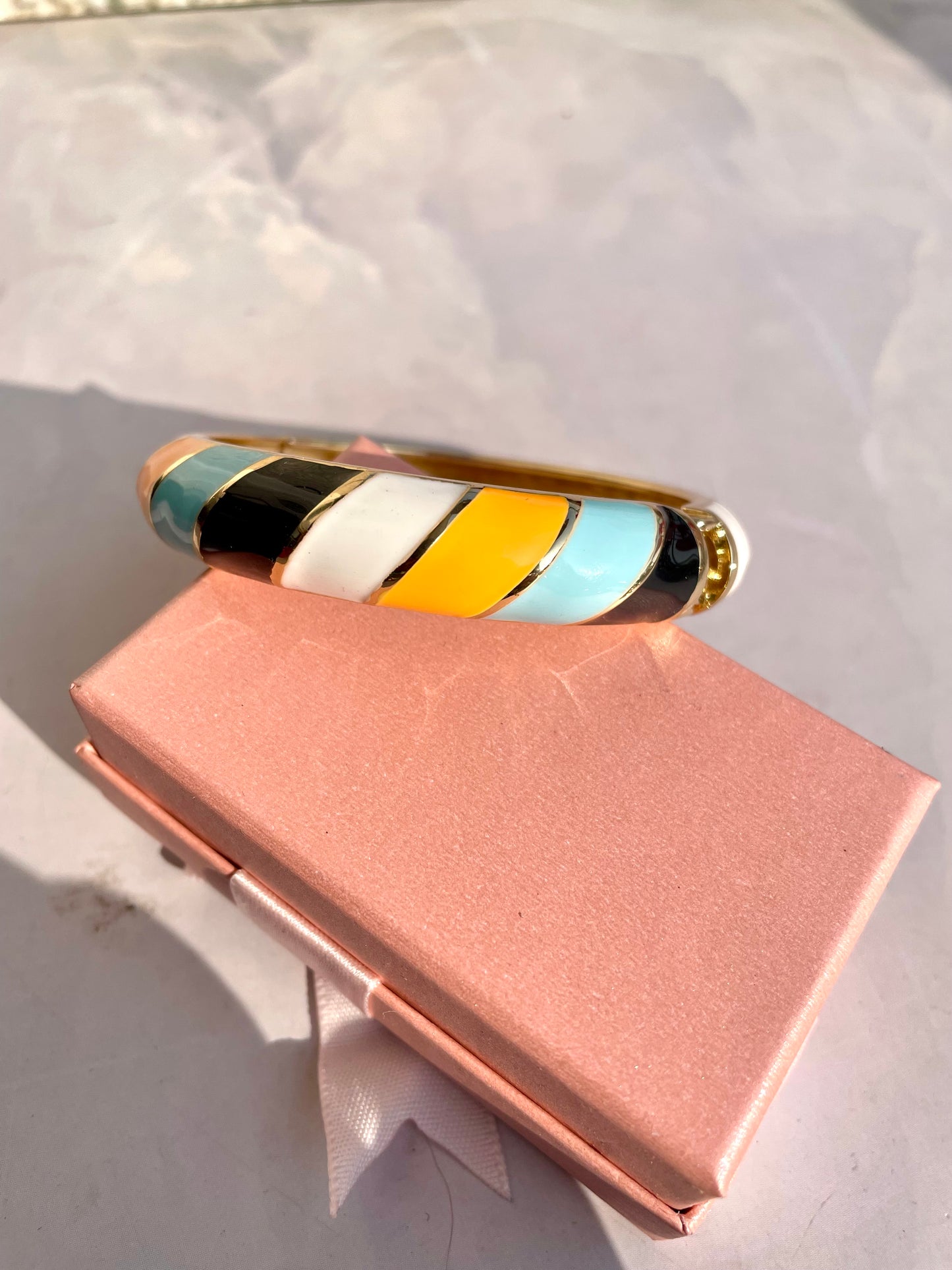 Spiral enamel thick bangle