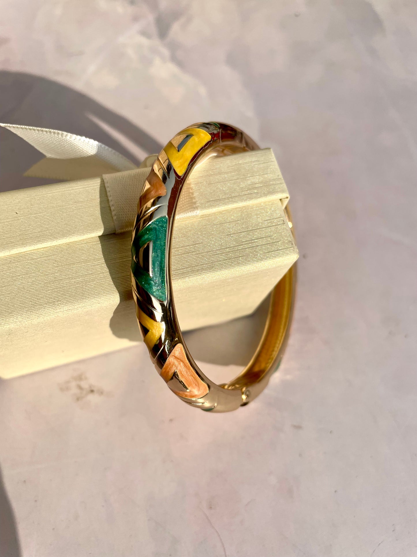 Multicolour bangle openable