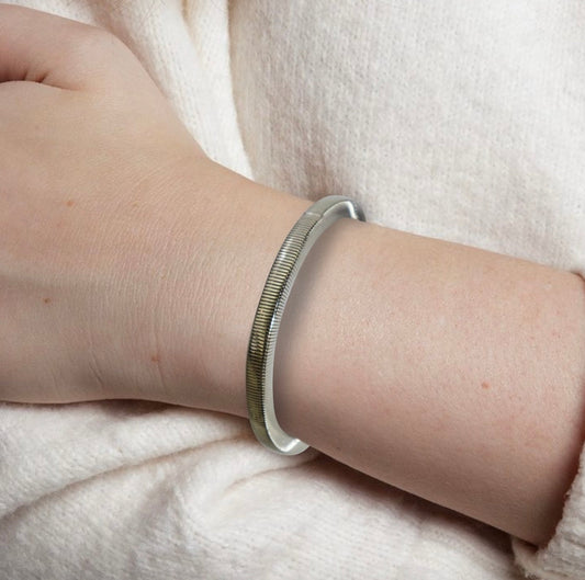 Shop spiral single bangle at Jewellery Lovers. Anti-tarnish, trendy & perfect for daily or festive wear. Free shipping available. jewellerylovers