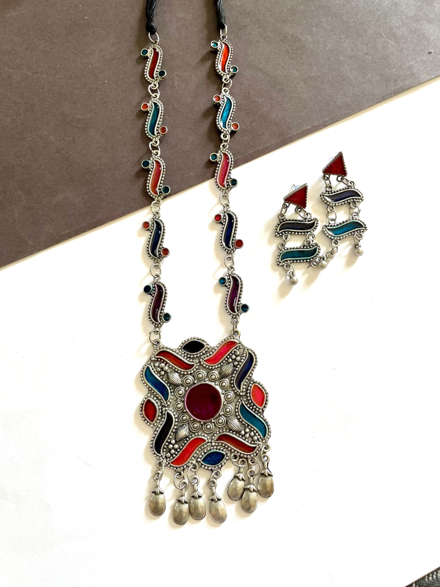 Shop petal work multicolour necklace with earrings at Jewellery Lovers. Anti-tarnish, trendy & perfect for daily or festive wear. Free shipping available. jewellerylovers