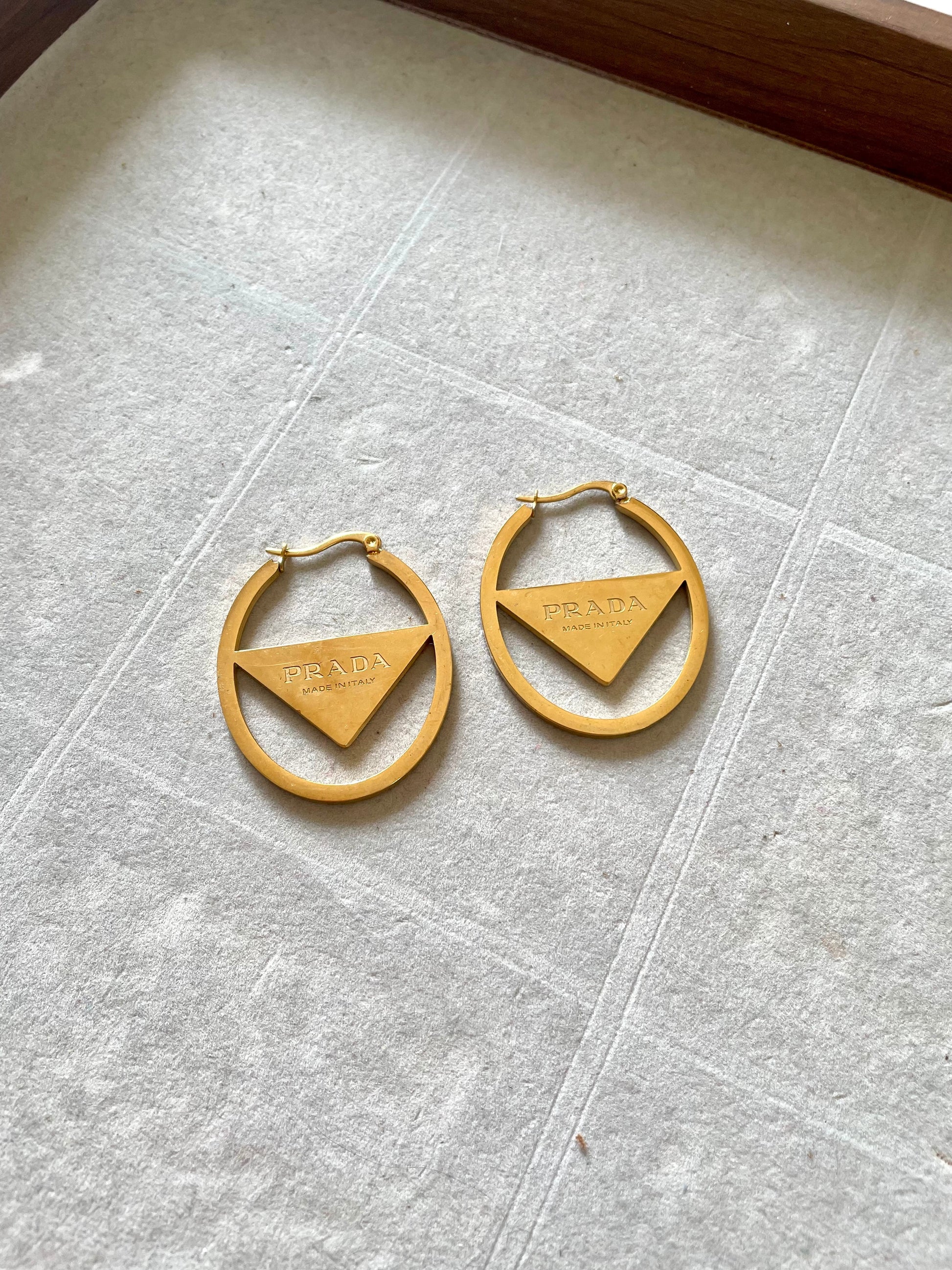 Shop hoops at Jewellery Lovers. Anti-tarnish, trendy & perfect for daily or festive wear. Free shipping available. jewellerylovers