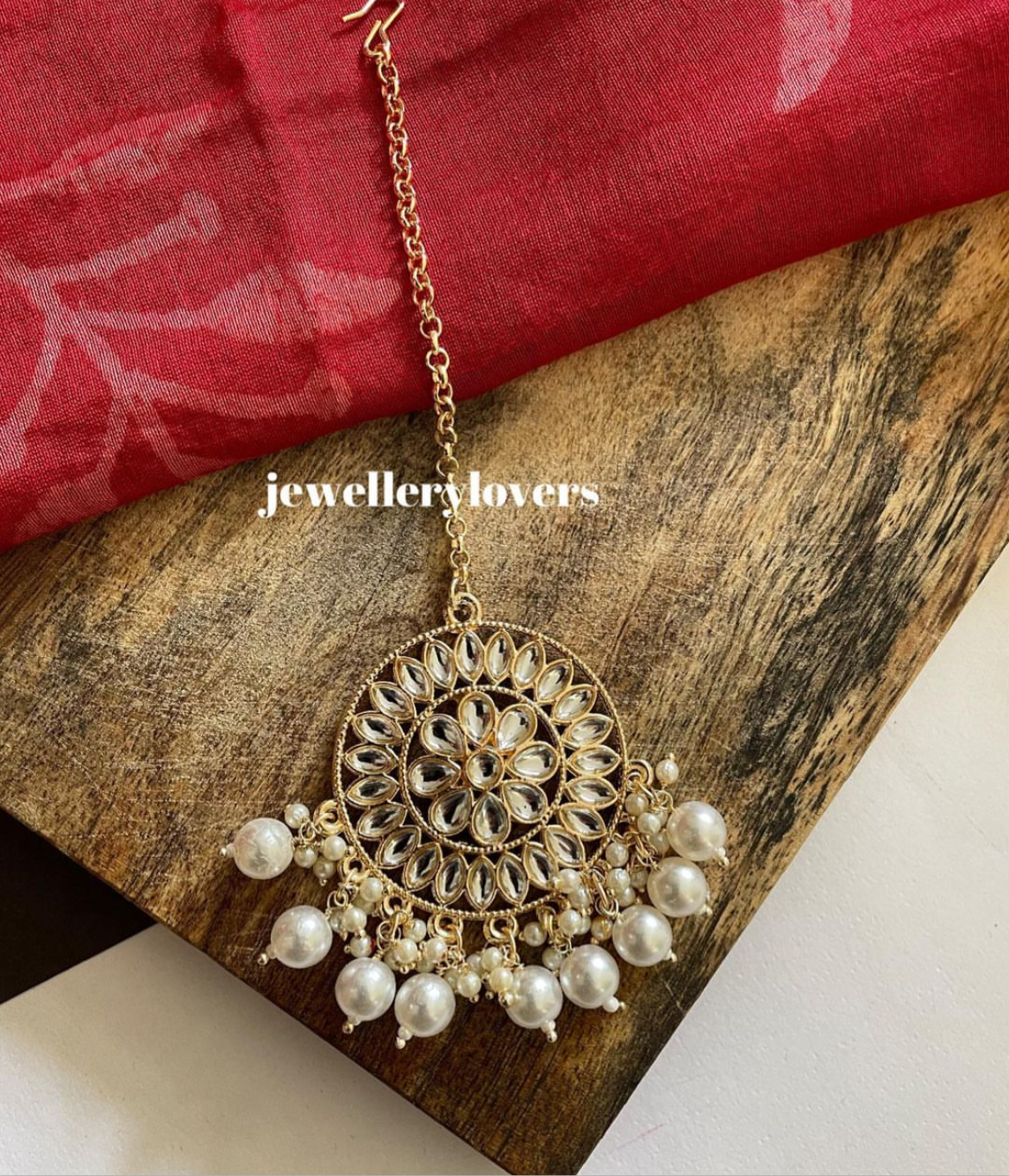 Shop kundan maangteeka with pearls at Jewellery Lovers. Anti-tarnish, trendy & perfect for daily or festive wear. Free shipping available. jewellerylovers