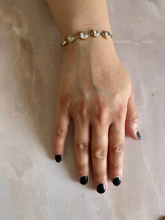 Shop stone bracelet at Jewellery Lovers. Anti-tarnish, trendy & perfect for daily or festive wear. Free shipping available. jewellerylovers