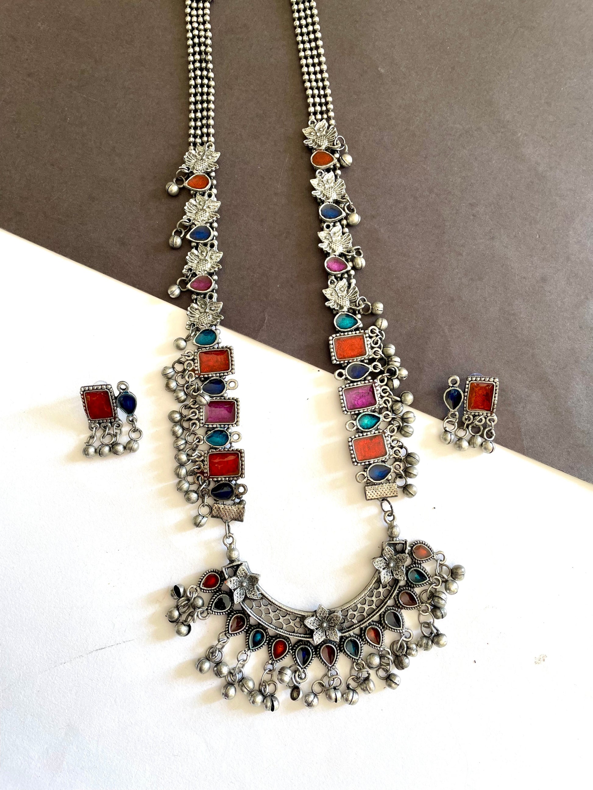 Shop multicolour ghungru necklace with earrings at Jewellery Lovers. Anti-tarnish, trendy & perfect for daily or festive wear. Free shipping available. jewellerylovers