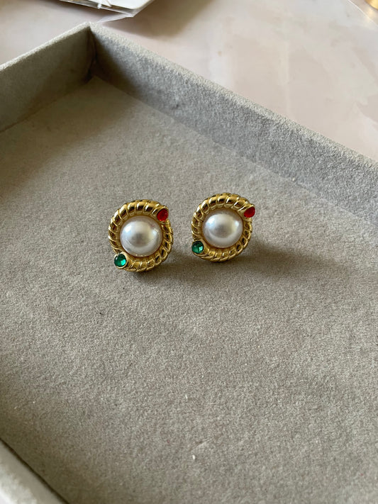 Pearl studs