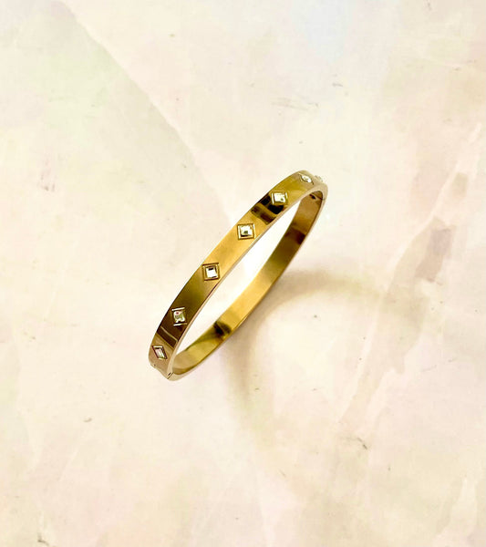 Shop mình white stone bangle at Jewellery Lovers. Anti-tarnish, trendy & perfect for daily or festive wear. Free shipping available. jewellerylovers