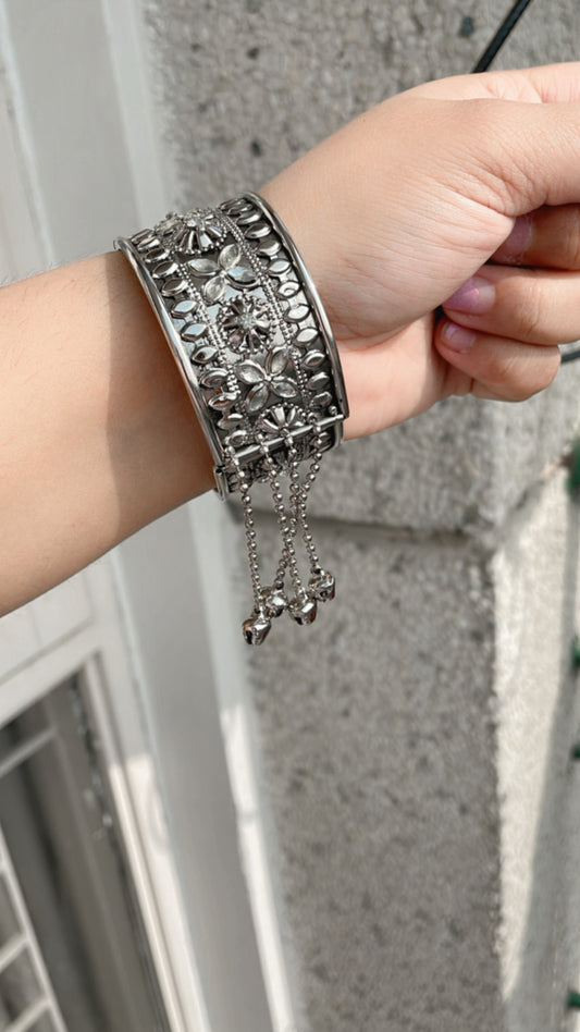Black ghungru hanging bangle