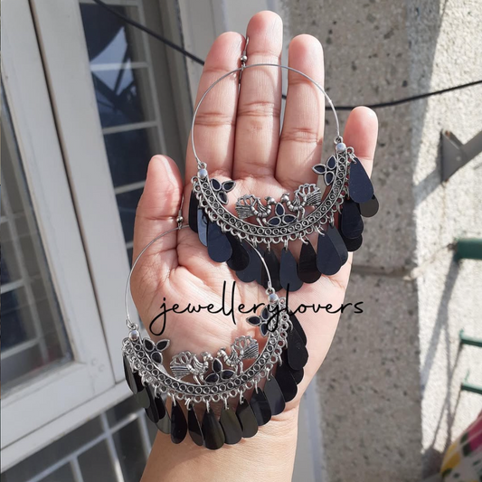 Black petal chaandbali