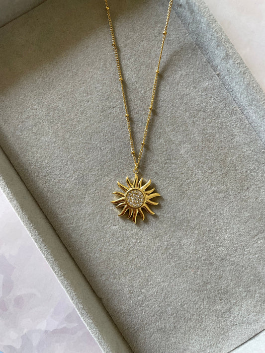 Sunny diamond style necklacd
