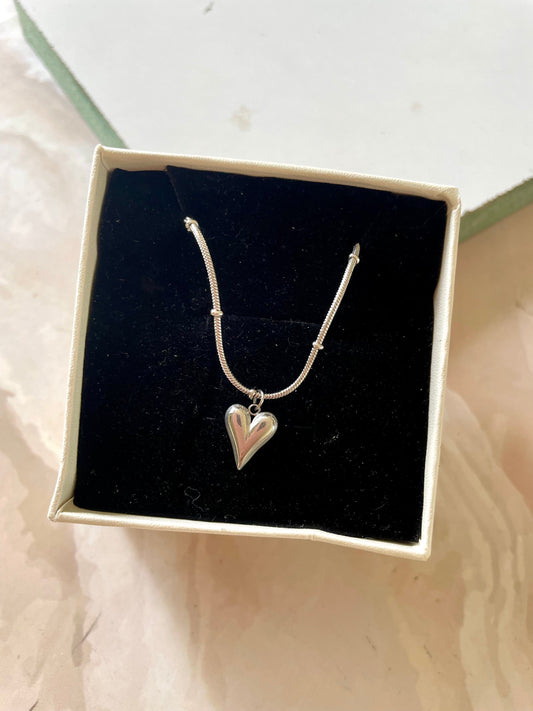 Shop heart necklace at Jewellery Lovers. Anti-tarnish, trendy & perfect for daily or festive wear. Free shipping available. jewellerylovers
