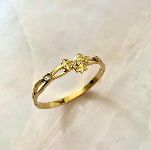 Shop bow beaded bangle at Jewellery Lovers. Anti-tarnish, trendy & perfect for daily or festive wear. Free shipping available. jewellerylovers