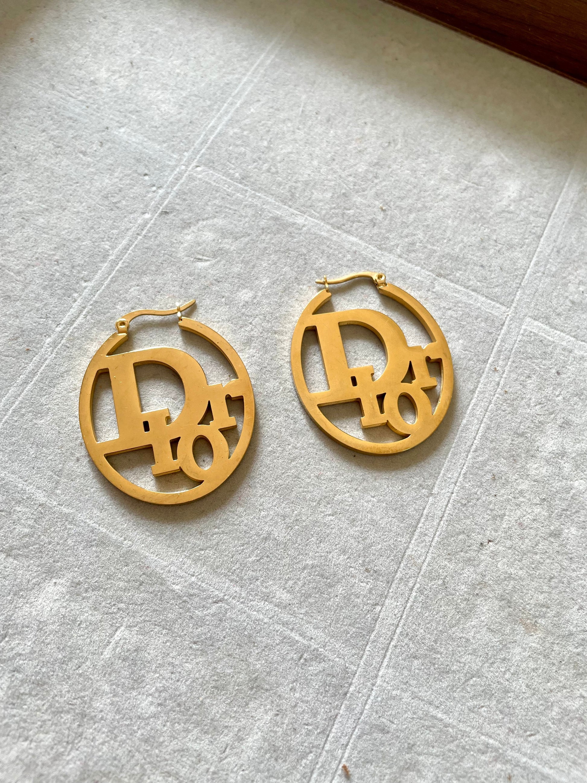 Shop hoops at Jewellery Lovers. Anti-tarnish, trendy & perfect for daily or festive wear. Free shipping available. jewellerylovers
