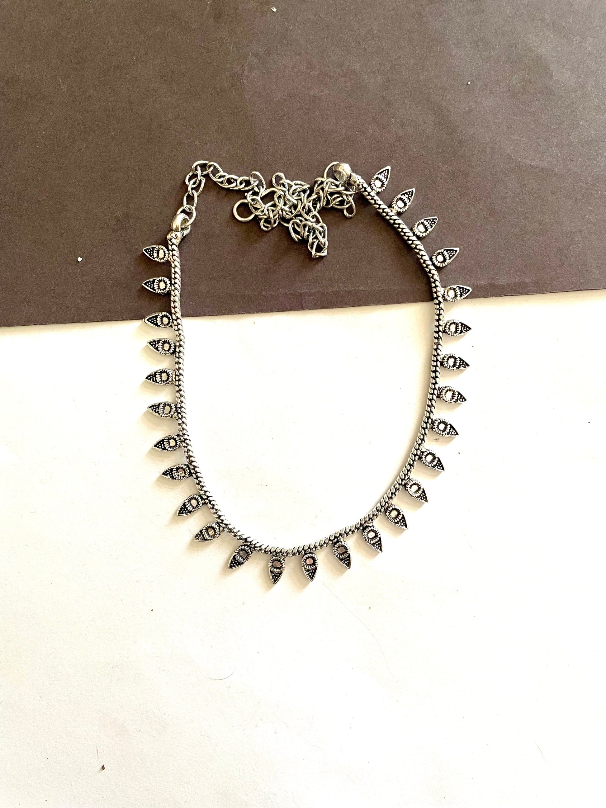 Shop sleek choker at Jewellery Lovers. Anti-tarnish, trendy & perfect for daily or festive wear. Free shipping available. jewellerylovers