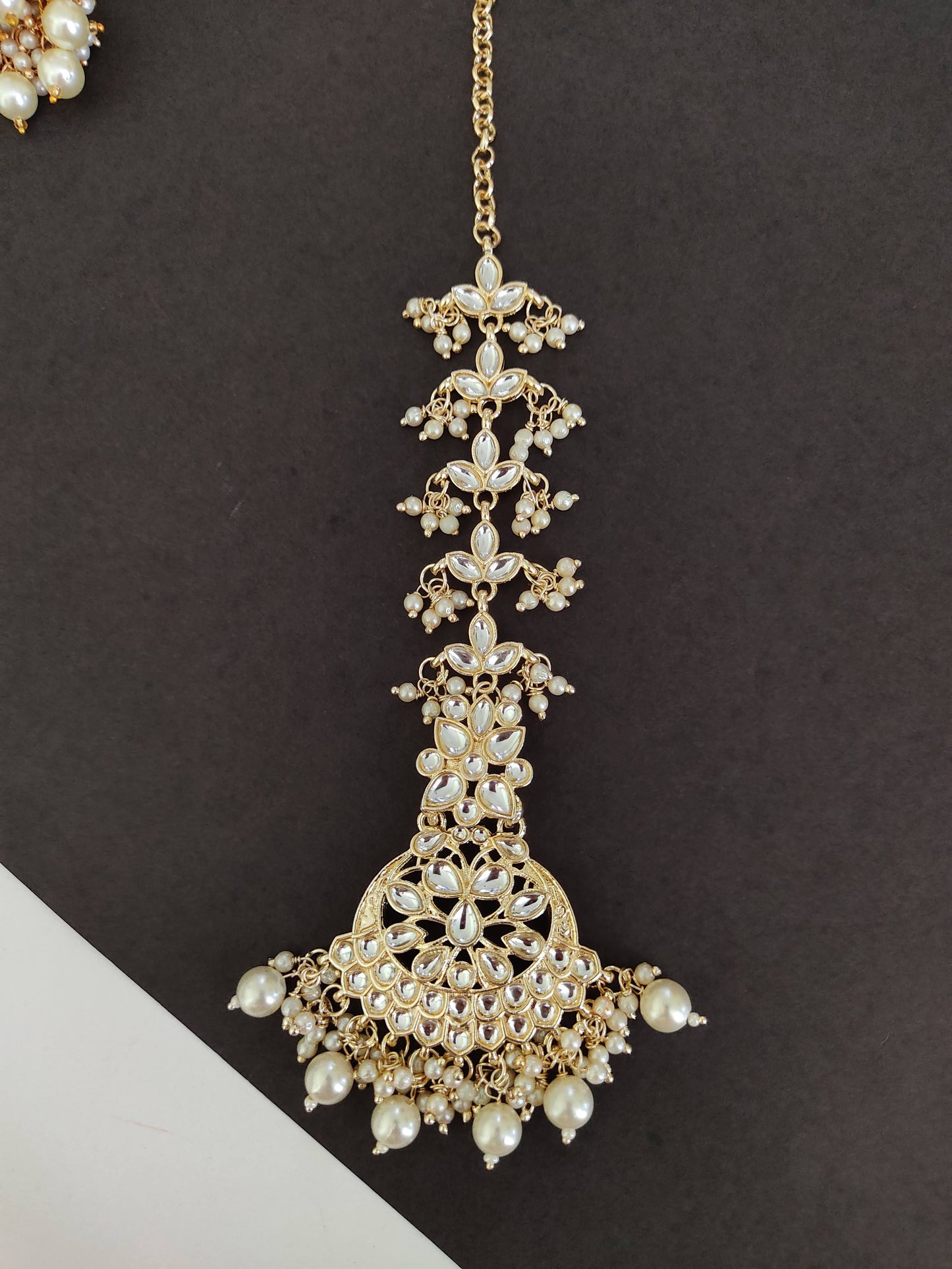 Shop kundan maangteeka at Jewellery Lovers. Anti-tarnish, trendy & perfect for daily or festive wear. Free shipping available. jewellerylovers