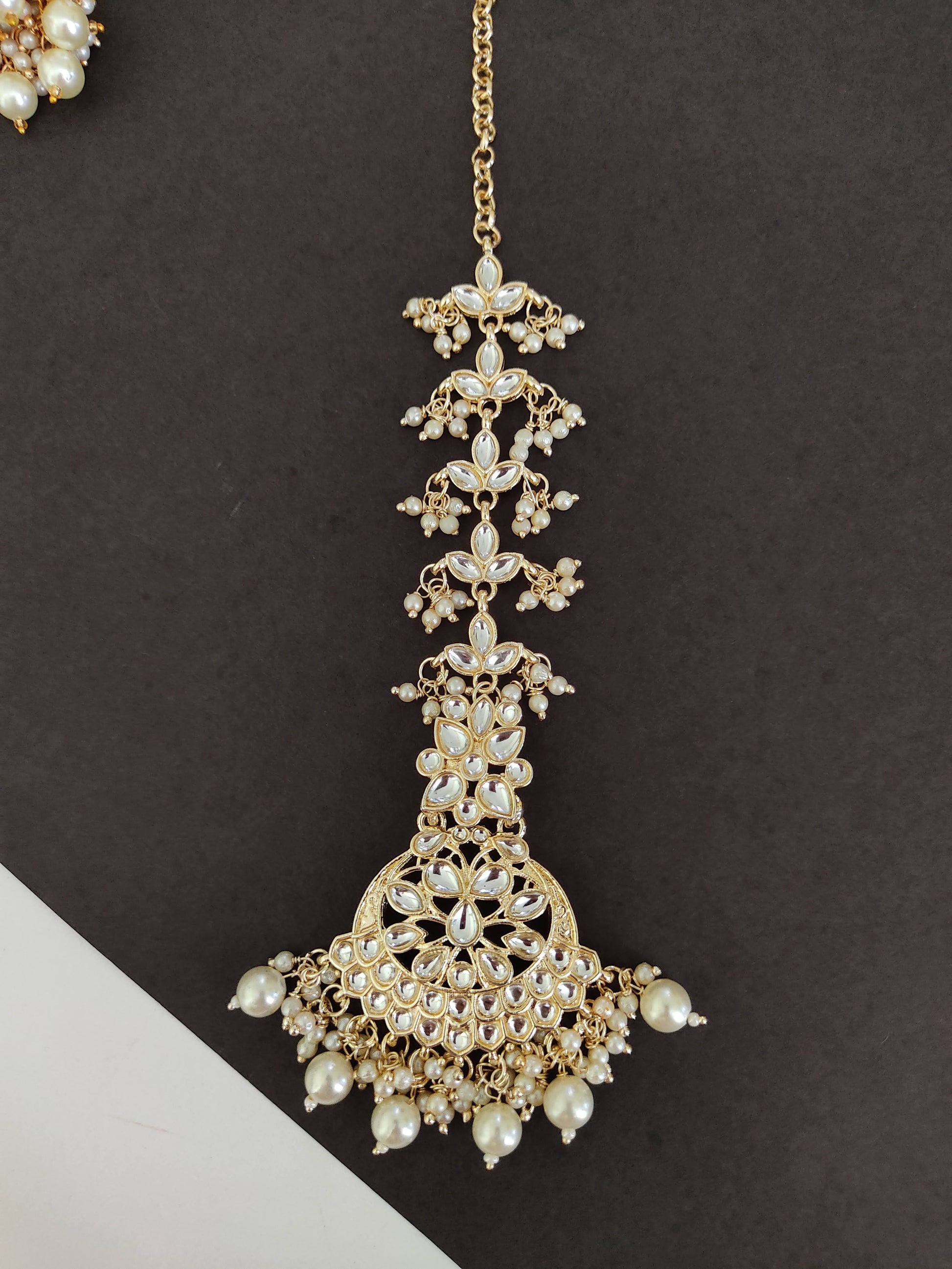 Shop kundan maangteeka at Jewellery Lovers. Anti-tarnish, trendy & perfect for daily or festive wear. Free shipping available. jewellerylovers