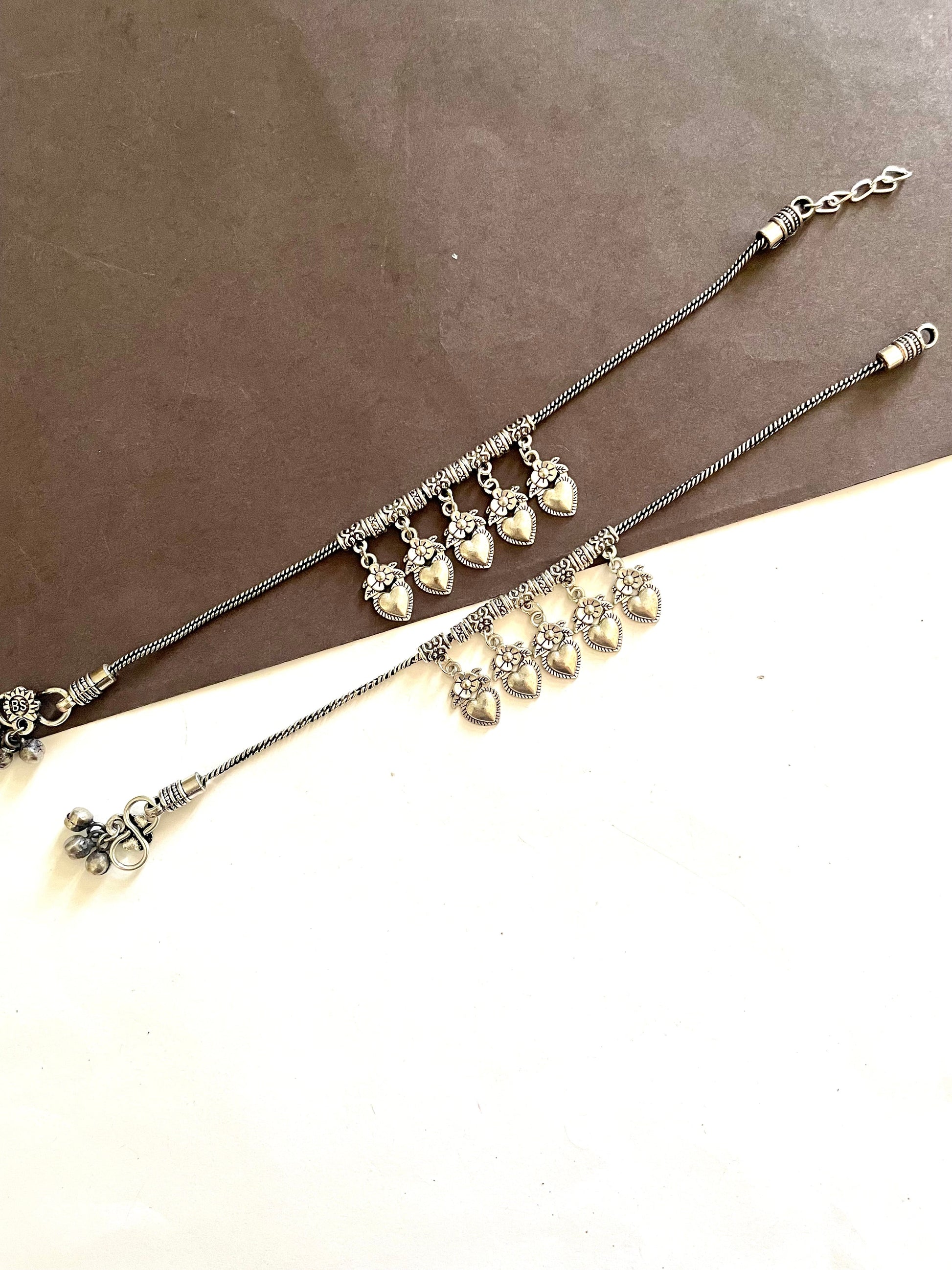 Shop heart charms anklets at Jewellery Lovers. Anti-tarnish, trendy & perfect for daily or festive wear. Free shipping available. jewellerylovers