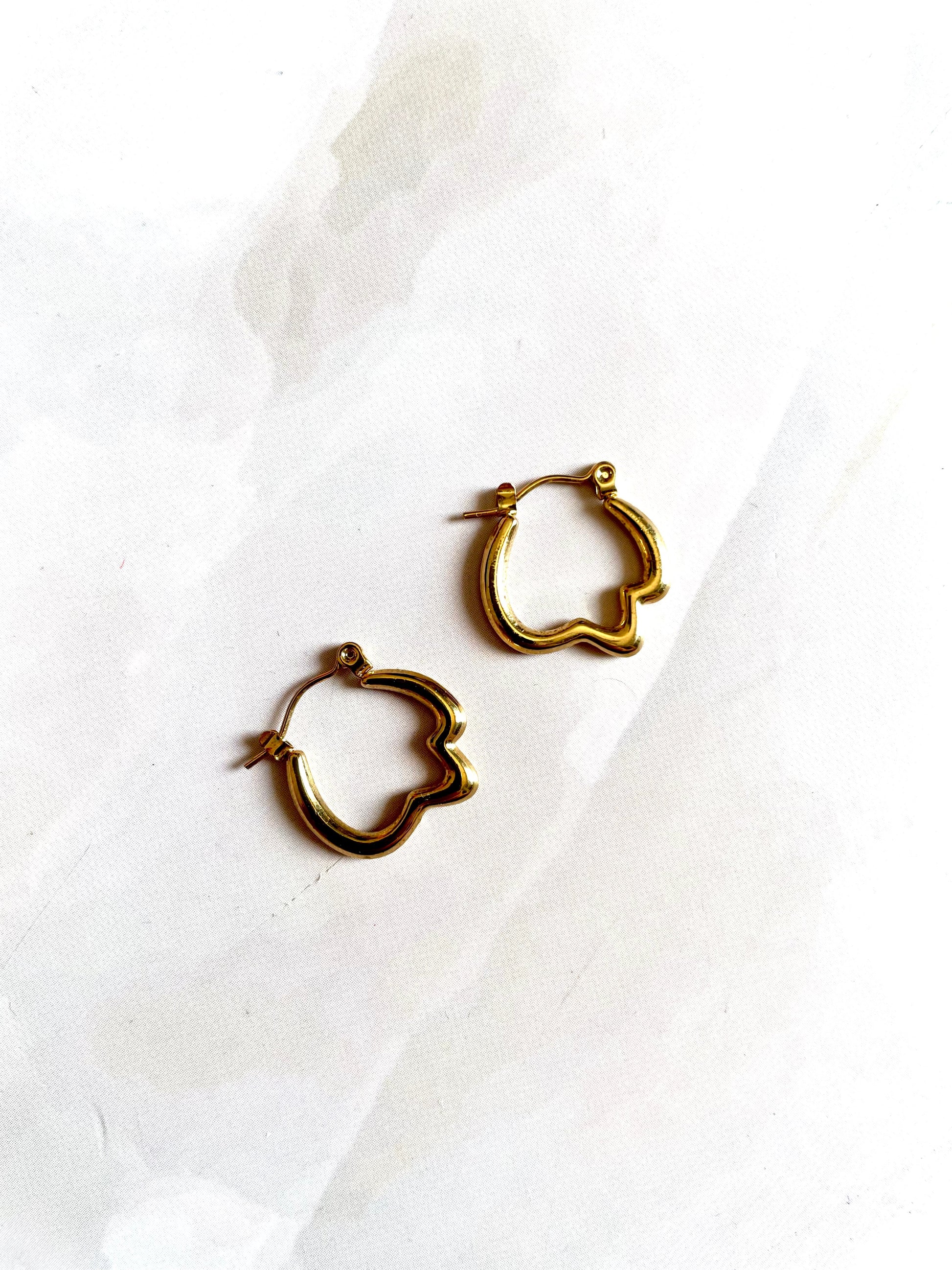 Shop lily disco earrings at Jewellery Lovers. Anti-tarnish, trendy & perfect for daily or festive wear. Free shipping available. jewellerylovers