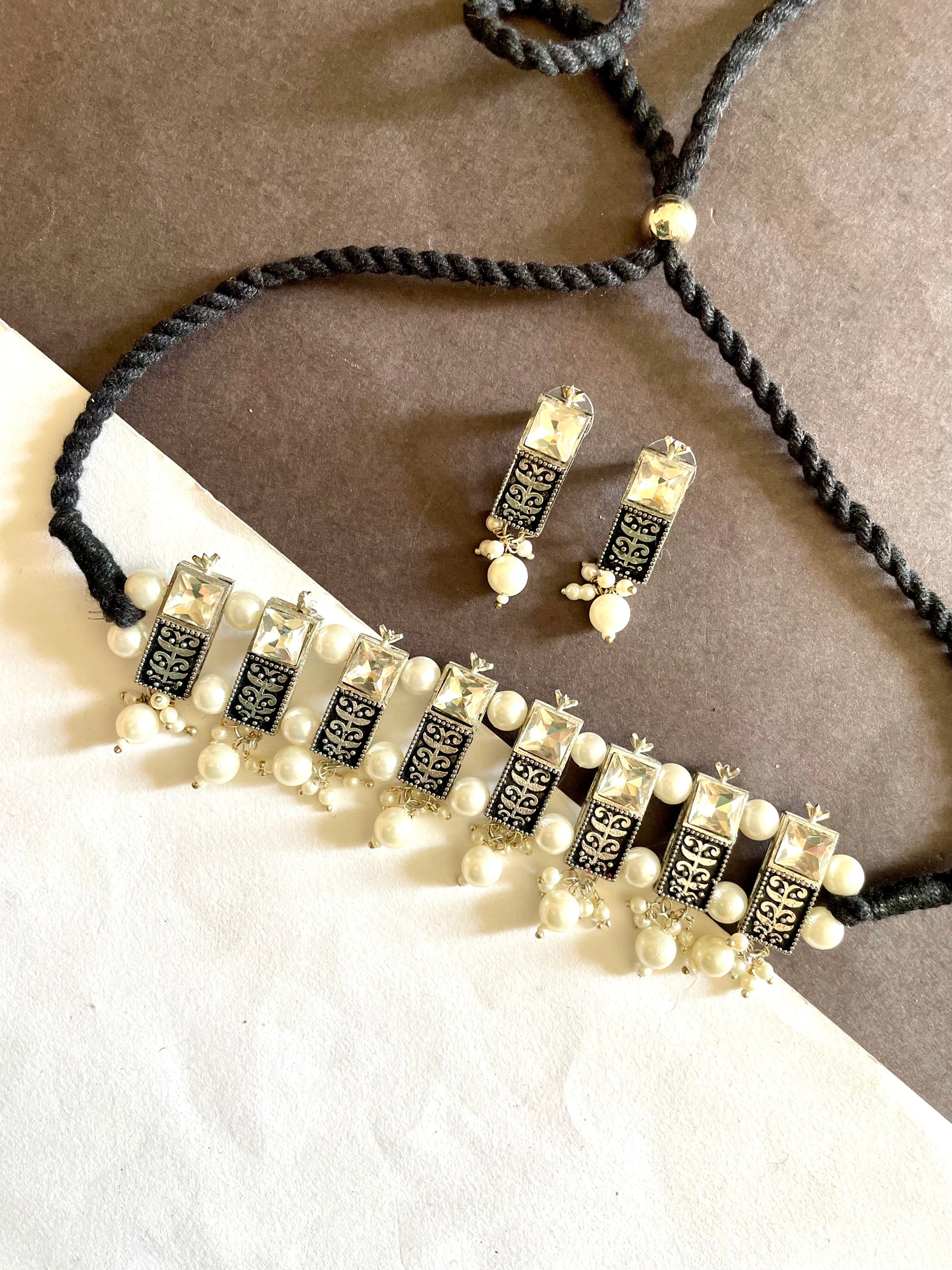 Shop stone choker set at Jewellery Lovers. Anti-tarnish, trendy & perfect for daily or festive wear. Free shipping available. jewellerylovers