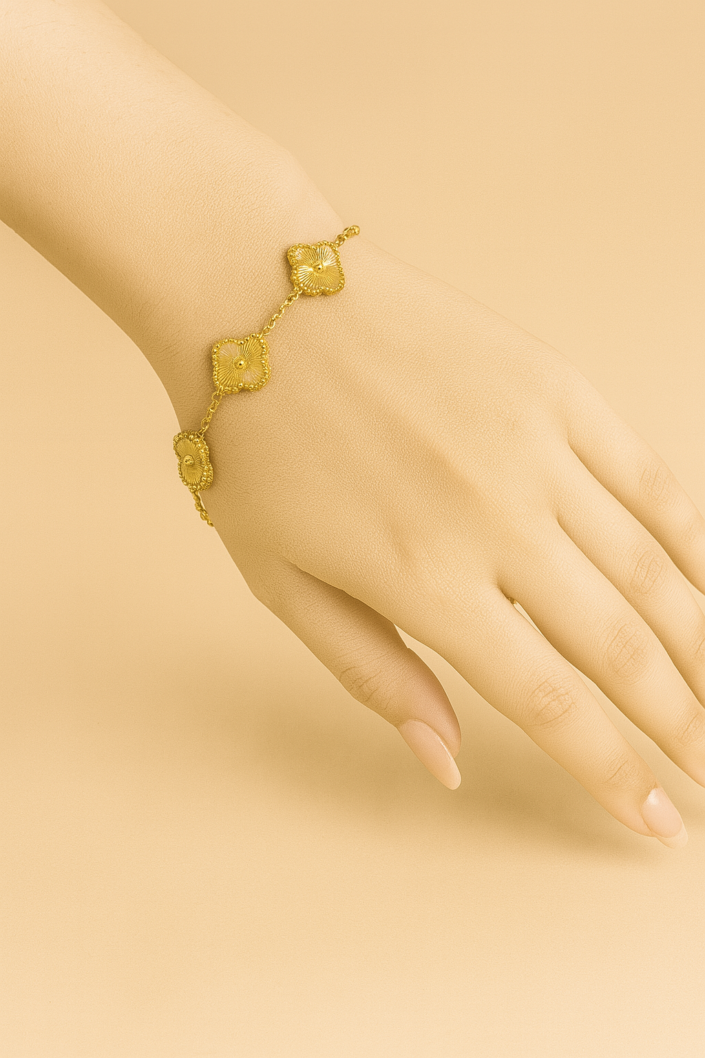 Shop van cleave bracelet - 10 colors - elegant daily wear jewelry at Jewellery Lovers. Anti-tarnish, trendy & perfect for daily or festive wear. Free shipping a jewellerylovers
