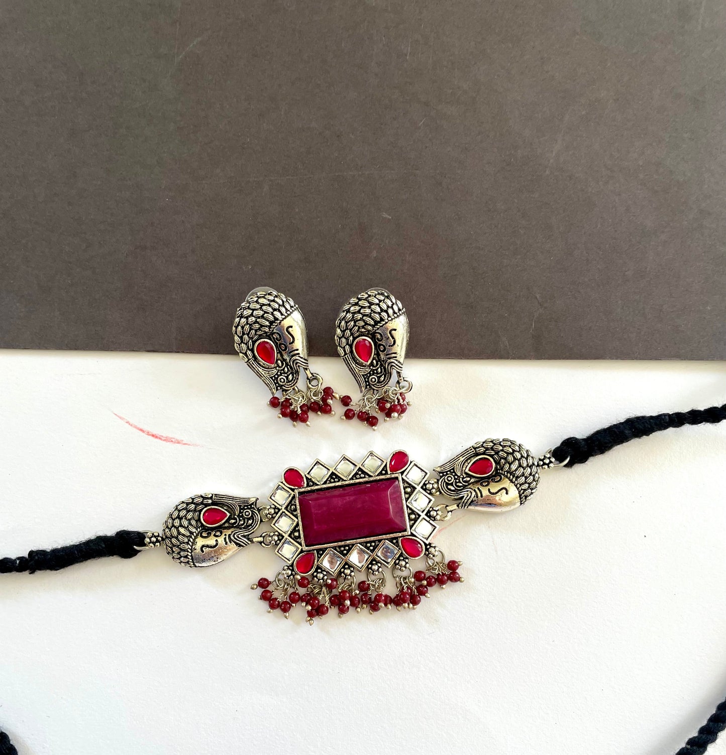 Shop kundan necklace with studs at Jewellery Lovers. Anti-tarnish, trendy & perfect for daily or festive wear. Free shipping available. jewellerylovers