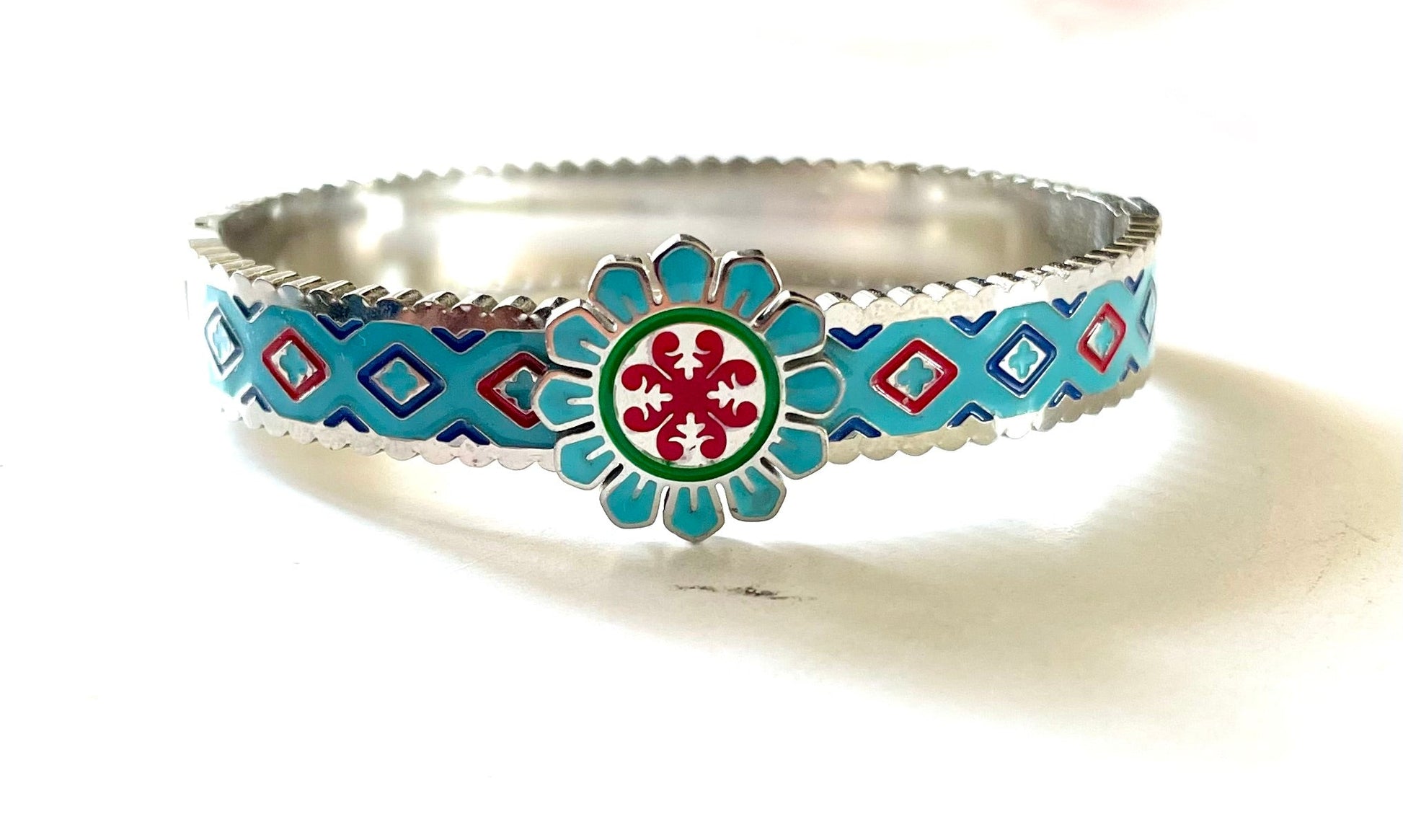 Shop enamel bangle at Jewellery Lovers. Anti-tarnish, trendy & perfect for daily or festive wear. Free shipping available. jewellerylovers