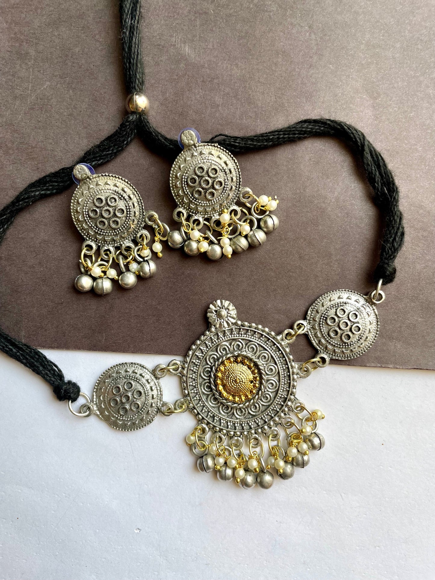 Shop choker with earrings at Jewellery Lovers. Anti-tarnish, trendy & perfect for daily or festive wear. Free shipping available. jewellerylovers