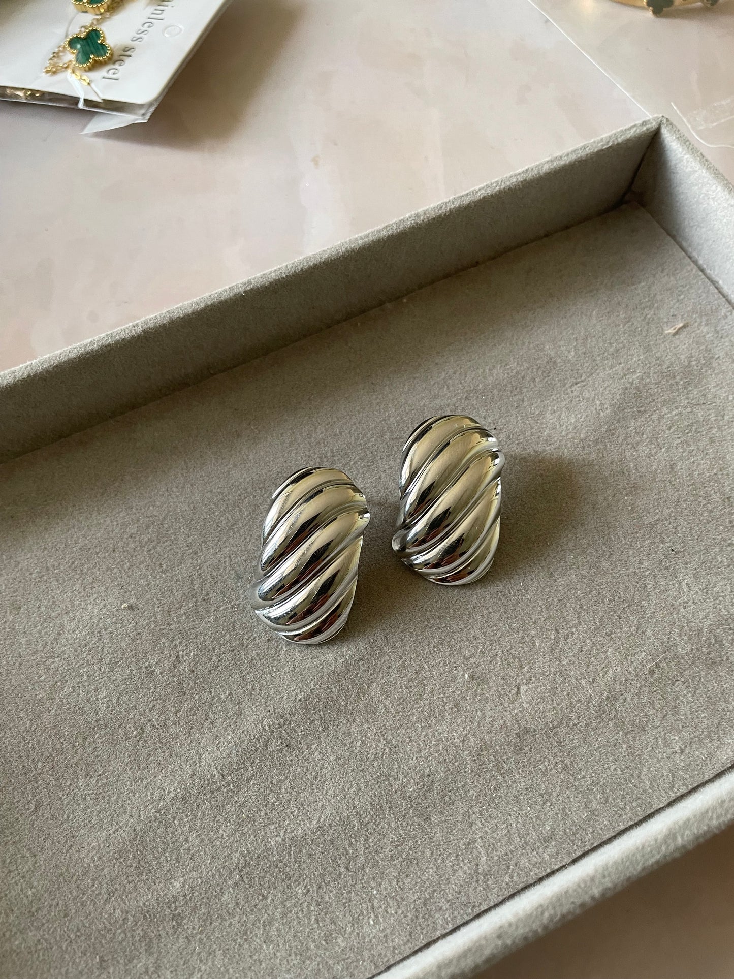 Ziggiee studs